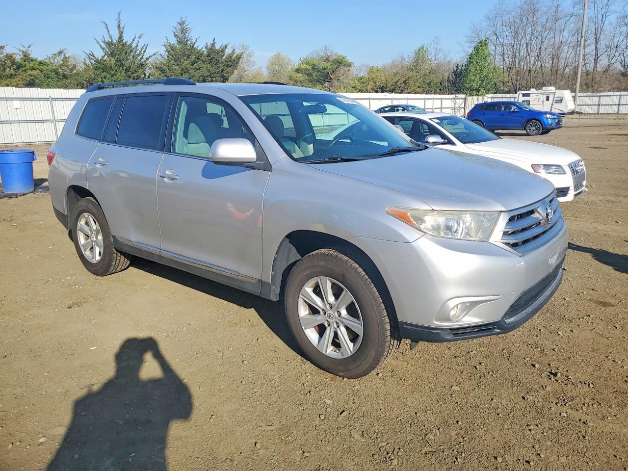 2013 Toyota Highlander Plus - Фото 4