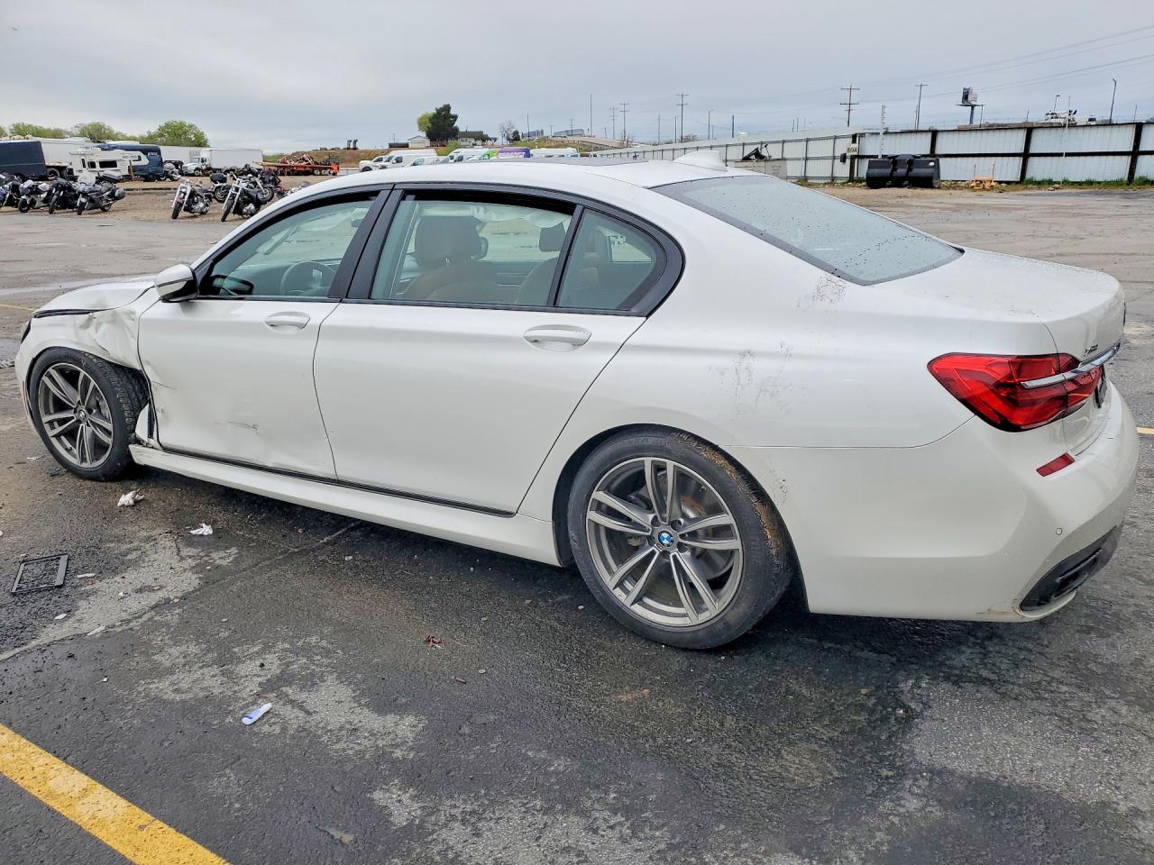 2018 BMW 750 - Фото 2