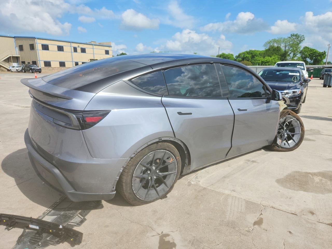 2026 Tesla Model Y - Фото 3
