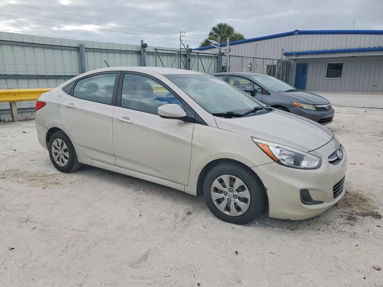 2017 Hyundai Accent Se - Image 4