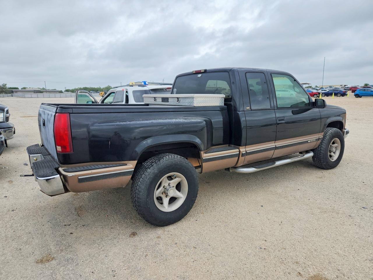 1997 Chevrolet Gmt-400 K1500 - Image 3