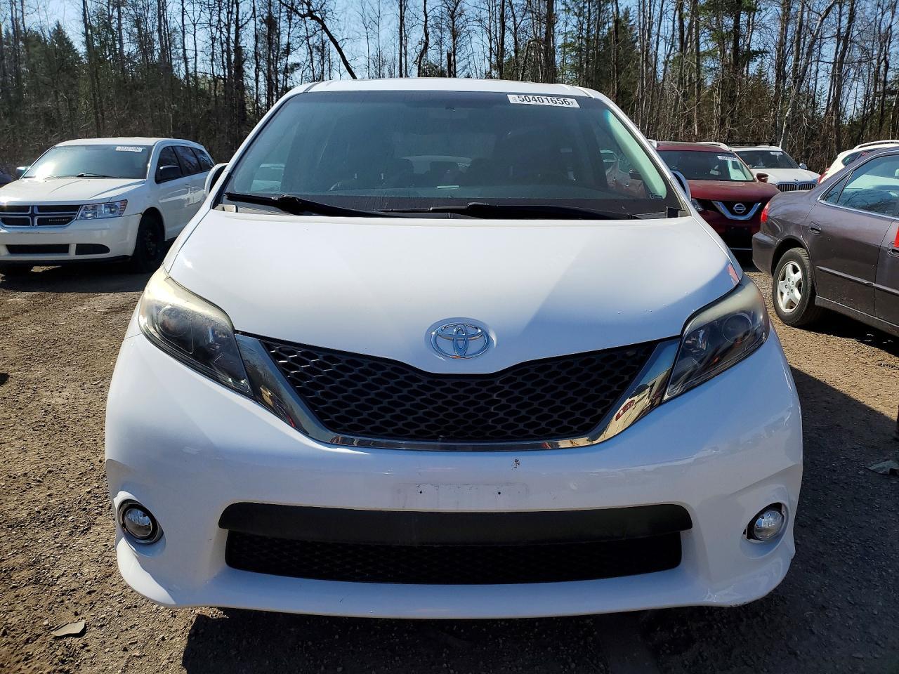 2017 Toyota Sienna Se - Image 5