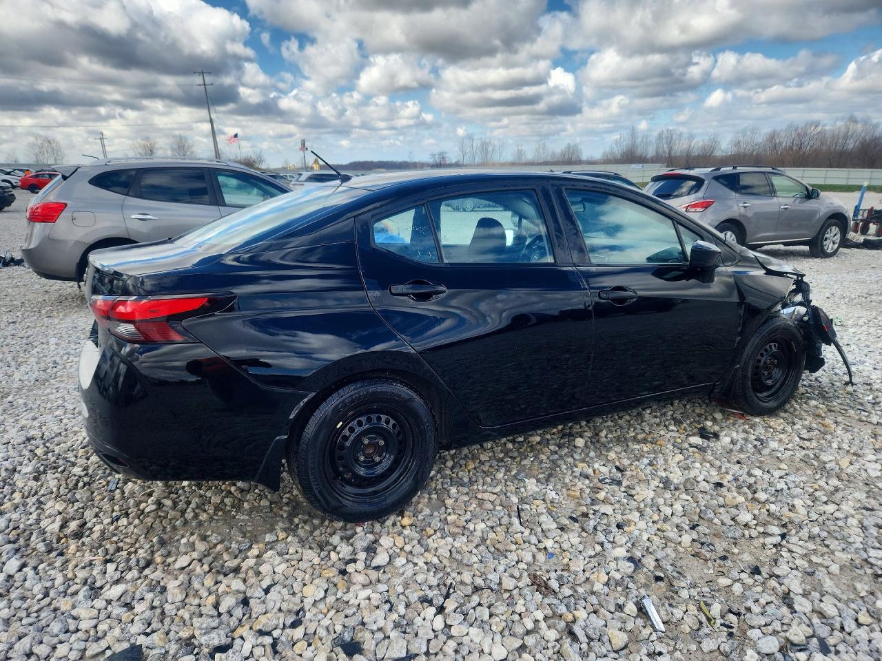 2023 Nissan Versa S - Фото 3