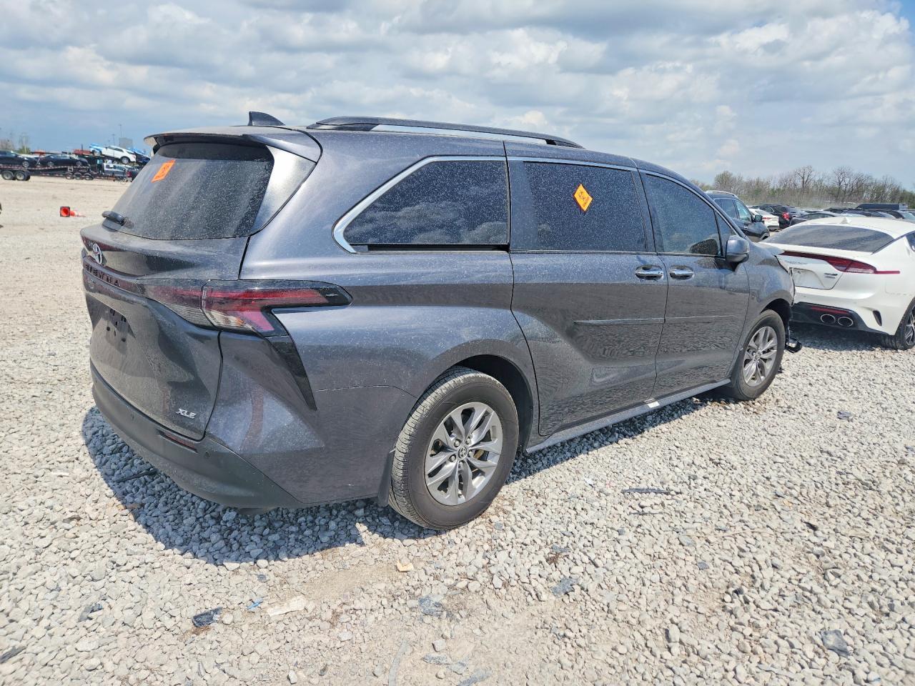 2025 Toyota Sienna Xle 7-Passenger - Фото 3
