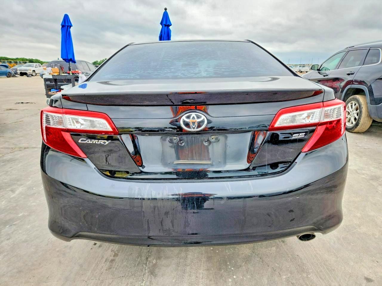 2014 Toyota Camry Se - Image 6