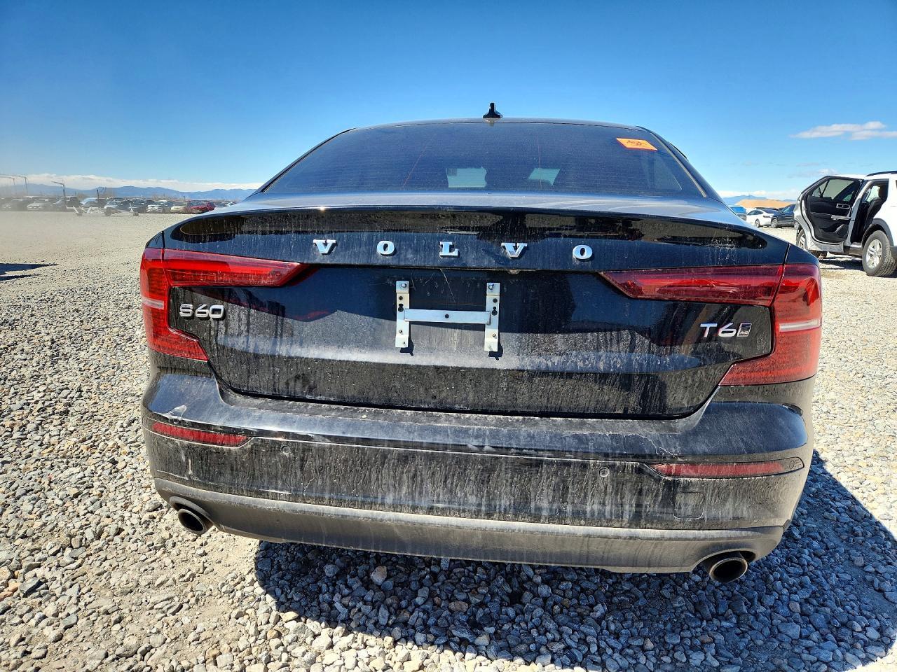 2020 Volvo S60 T6 Momentum - Image 6