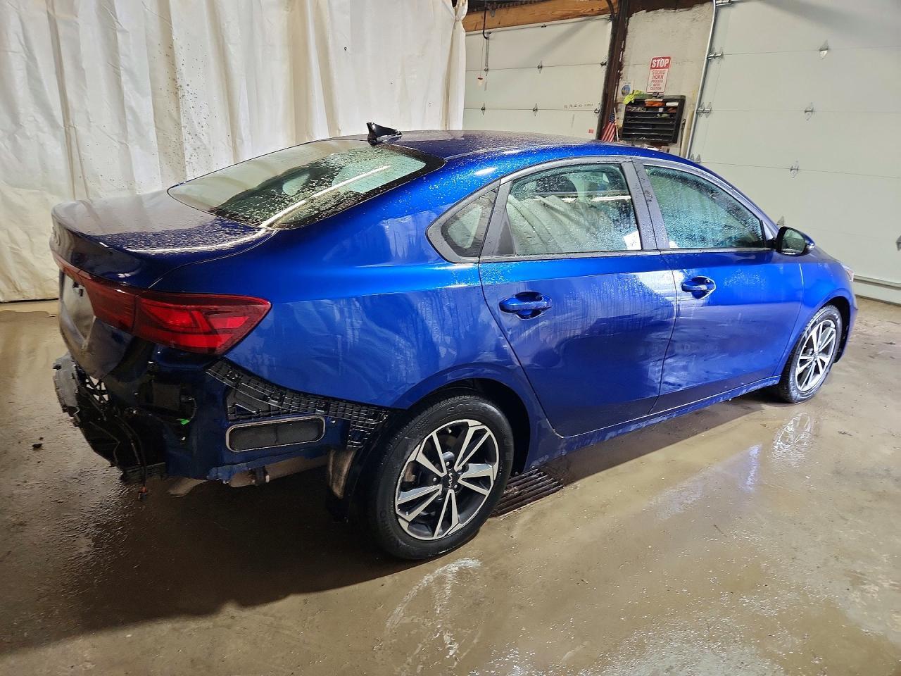 2023 Kia Forte Lxs - Image 3