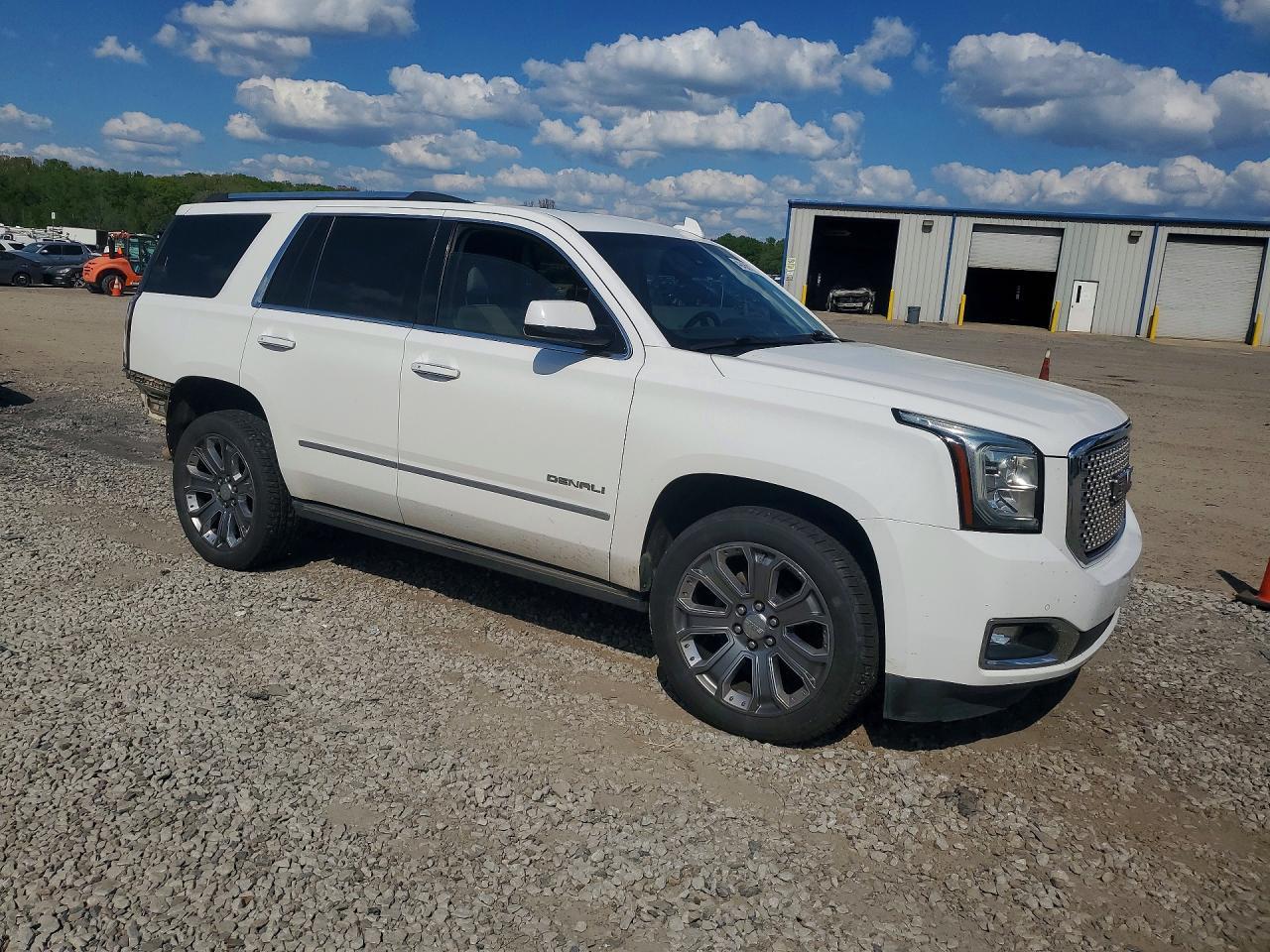 2015 GMC Yukon Denali - Image 4