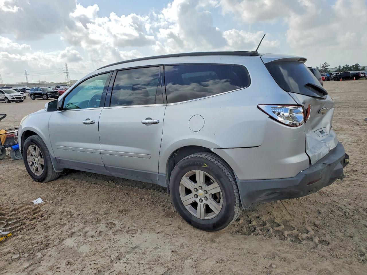 2012 Chevrolet Traverse Lt - Image 2
