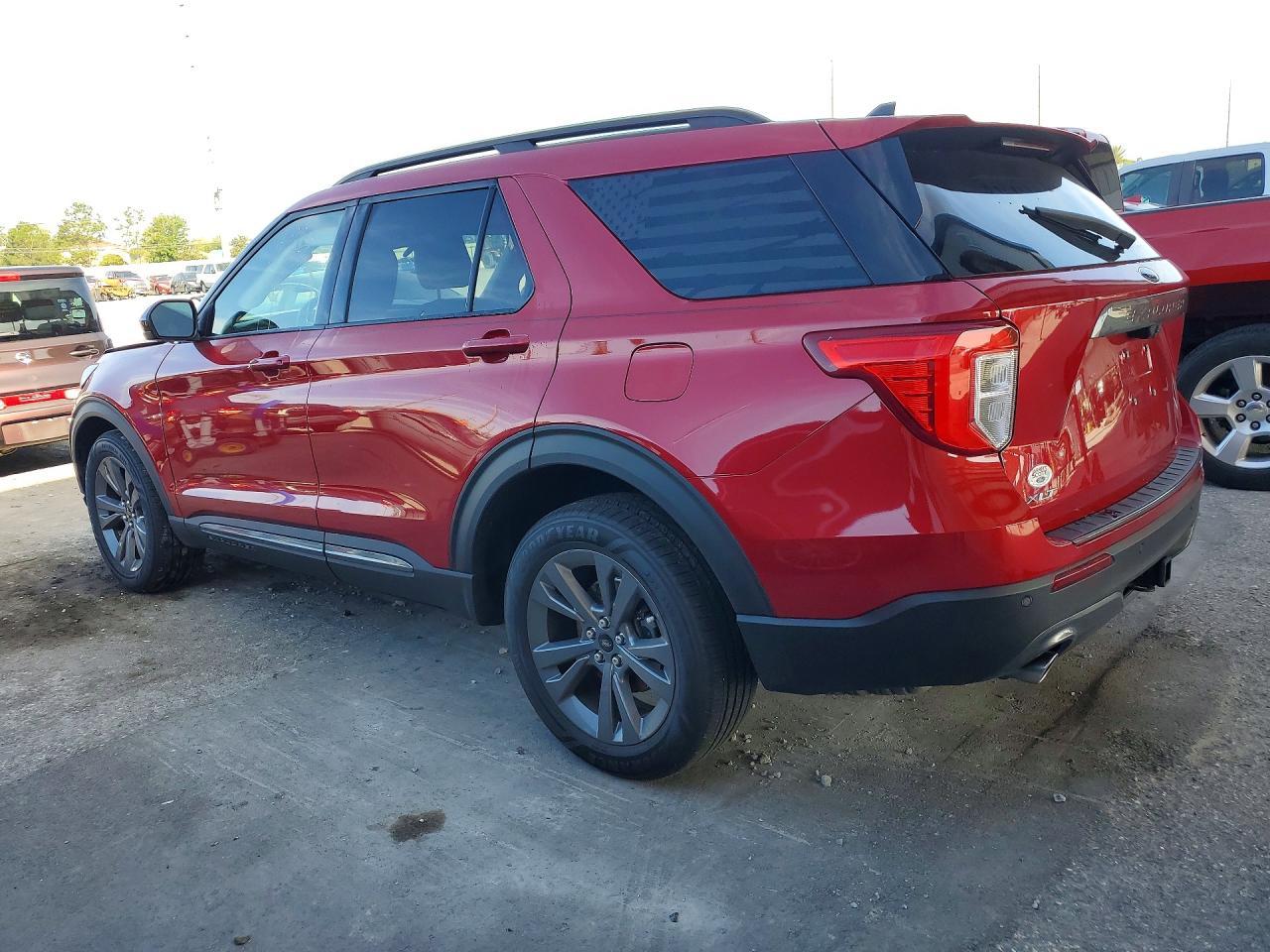 2022 Ford Explorer Xlt - Фото 2