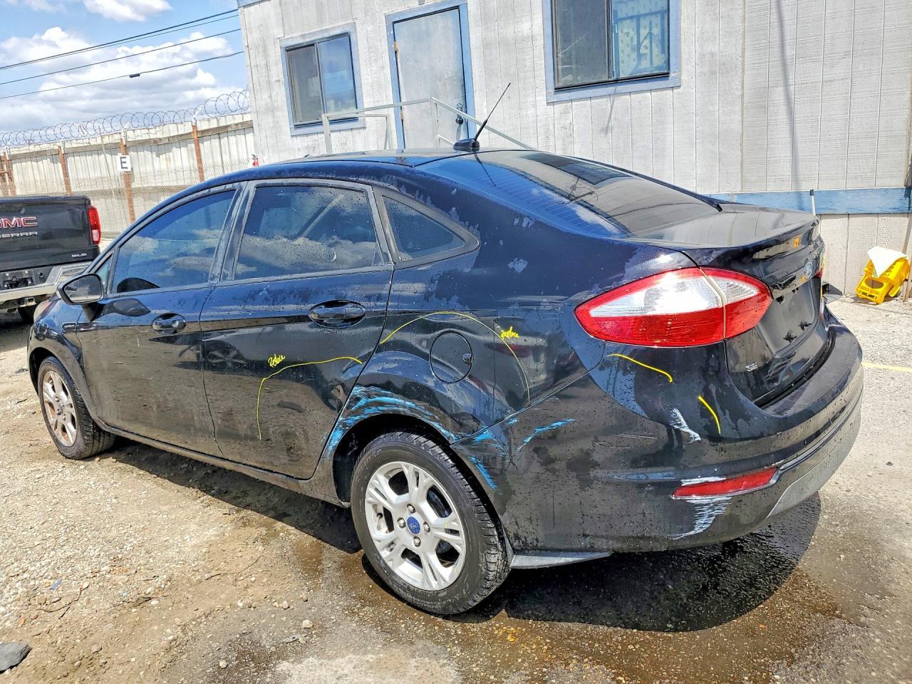 2016 Ford Fiesta Se - Фото 2