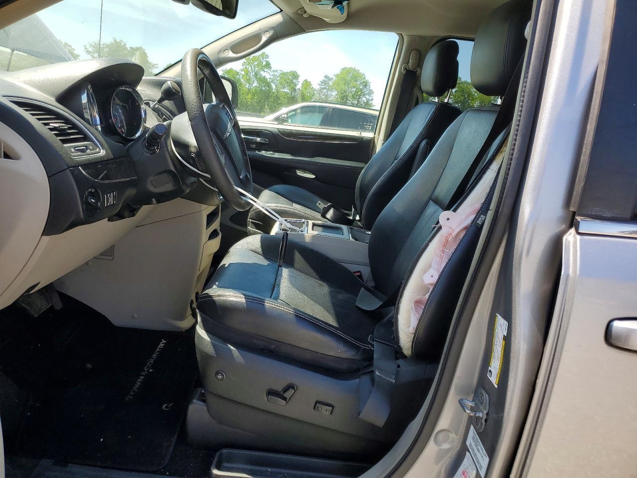 2013 Chrysler Town & Country Touring L - Фото 7