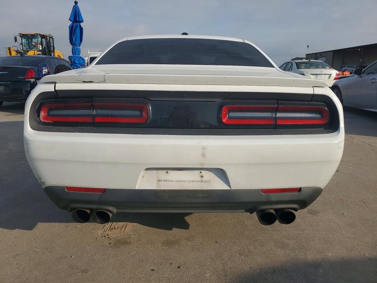 2016 Dodge Challenger R - Image 6