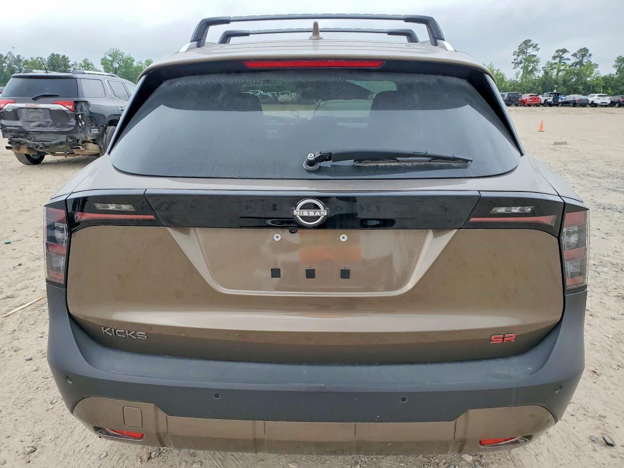 2025 Nissan Kicks Sr - Image 6