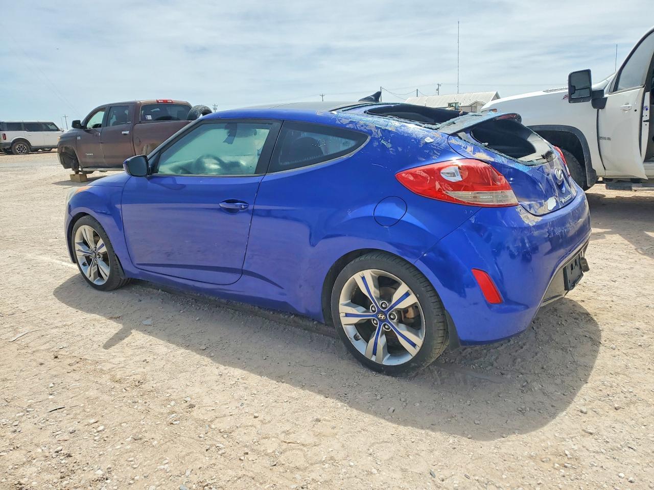 2013 Hyundai Veloster Base - Image 2