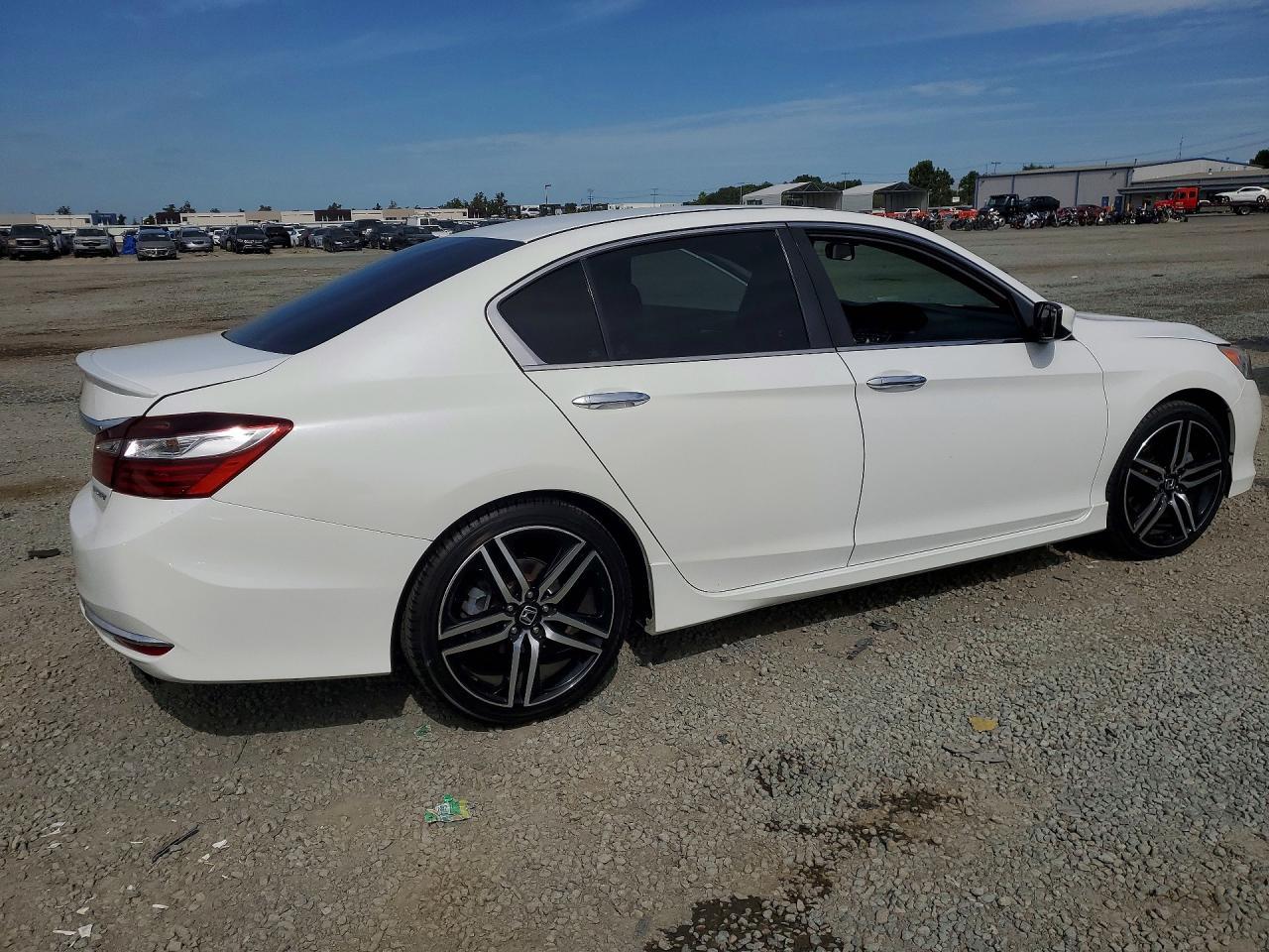 2016 Honda Accord Sport - Image 3