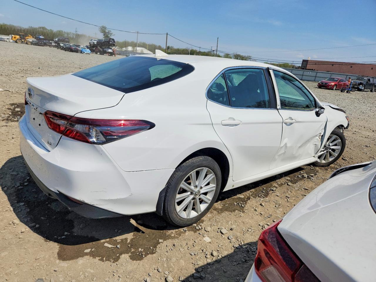 2023 Toyota Camry Le - Фото 3