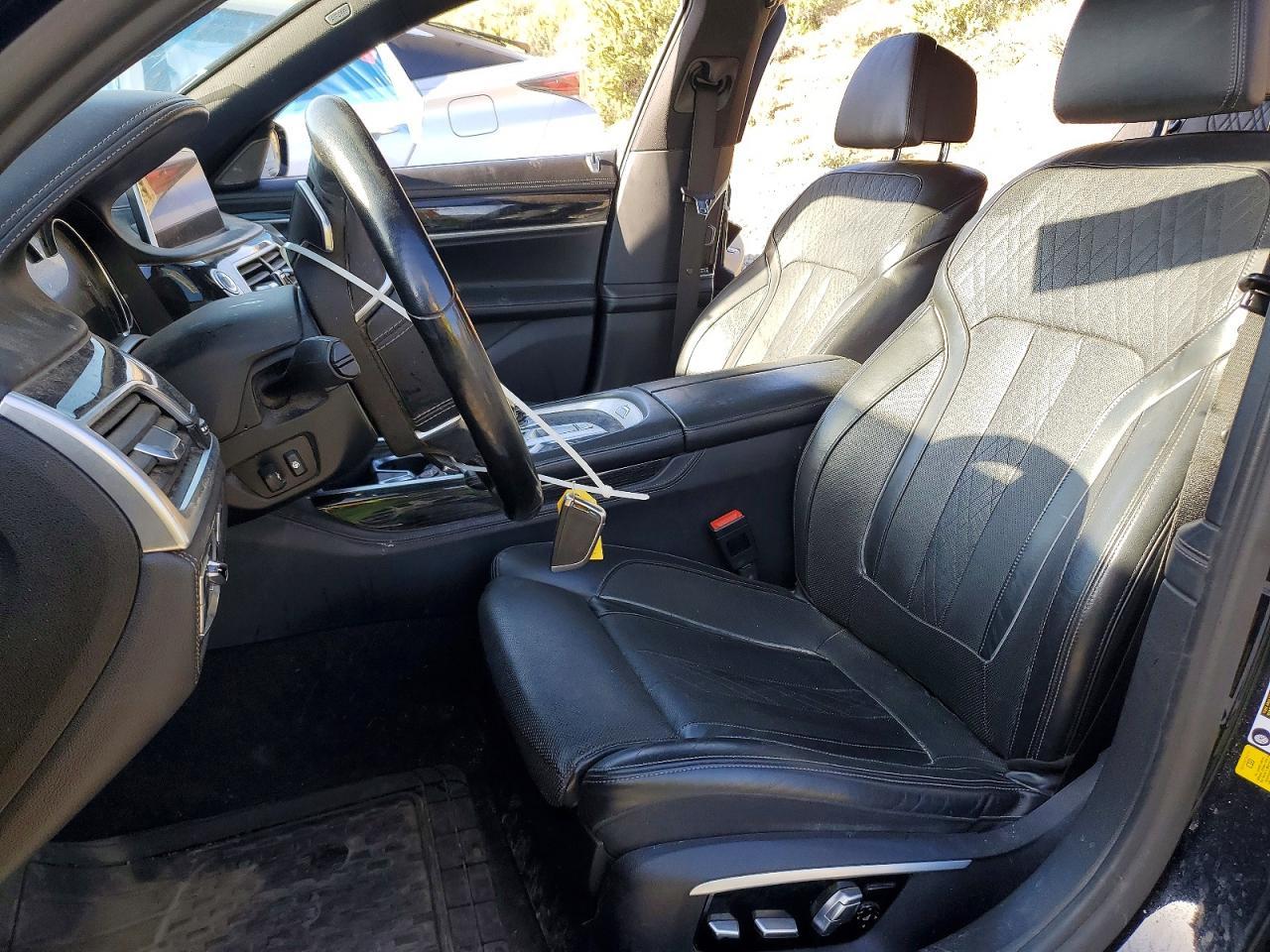 2017 BMW 750 I - Фото 7