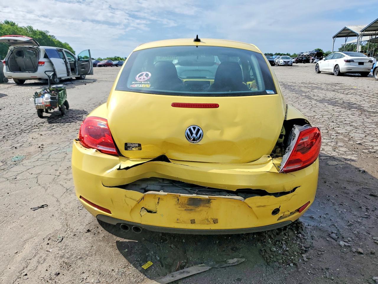 2014 Volkswagen Beetle - Image 6