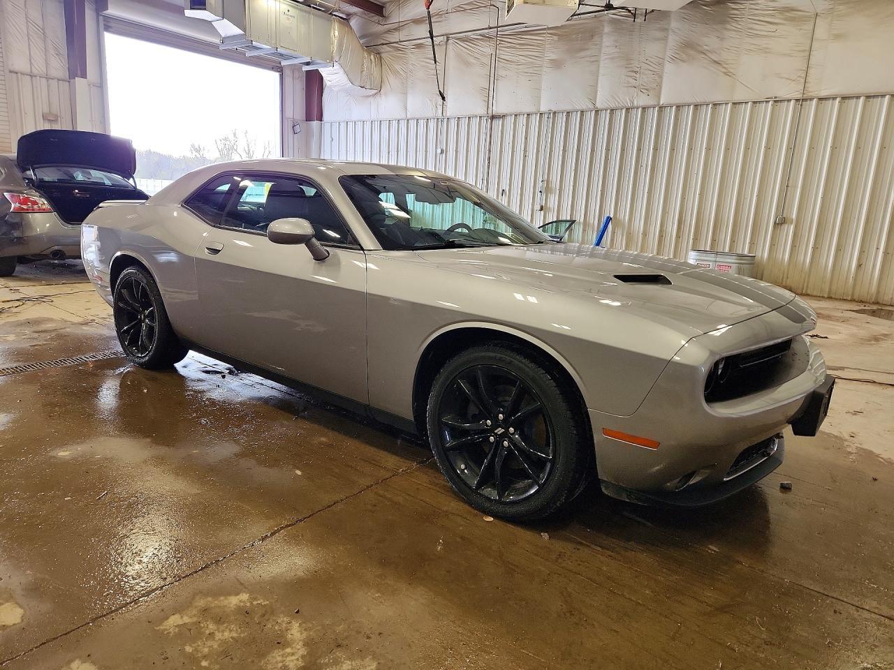 2017 Dodge Challenger Sxt - Image 4