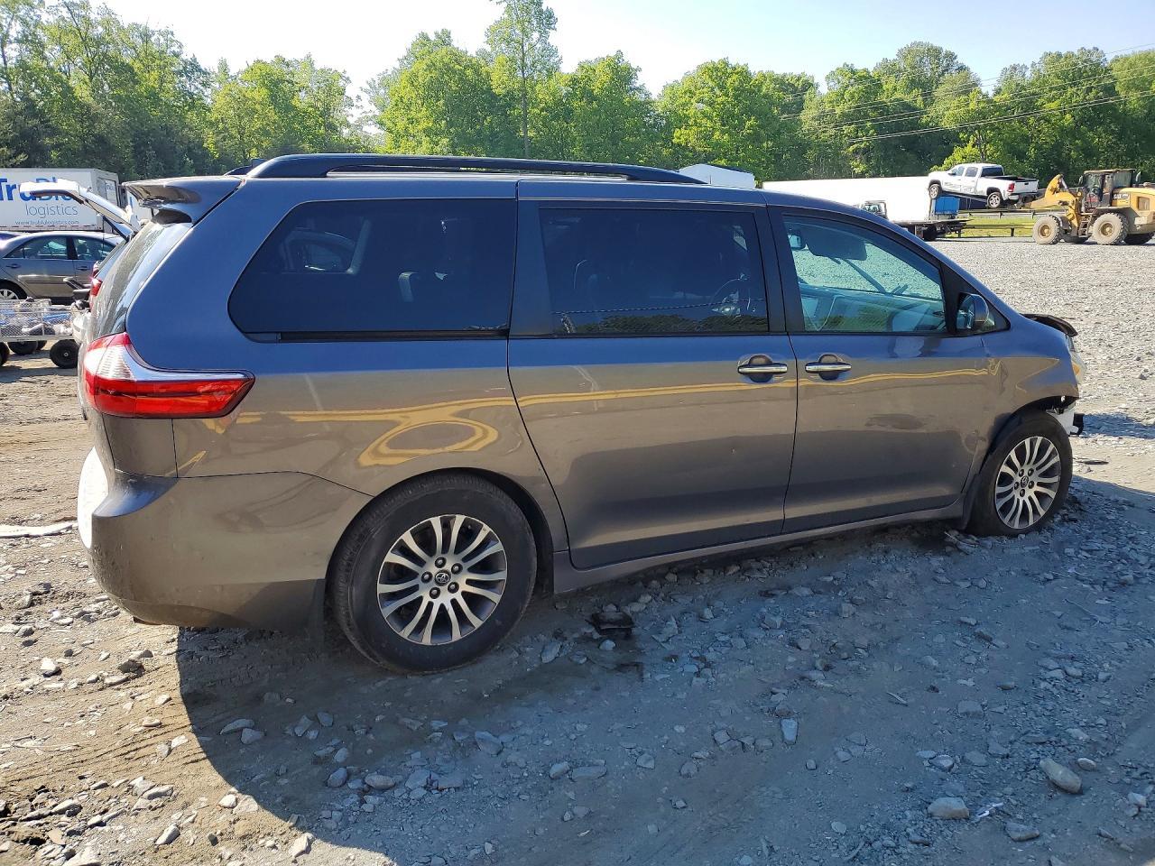 2018 Toyota Sienna Xle 8-Passenger - Image 3
