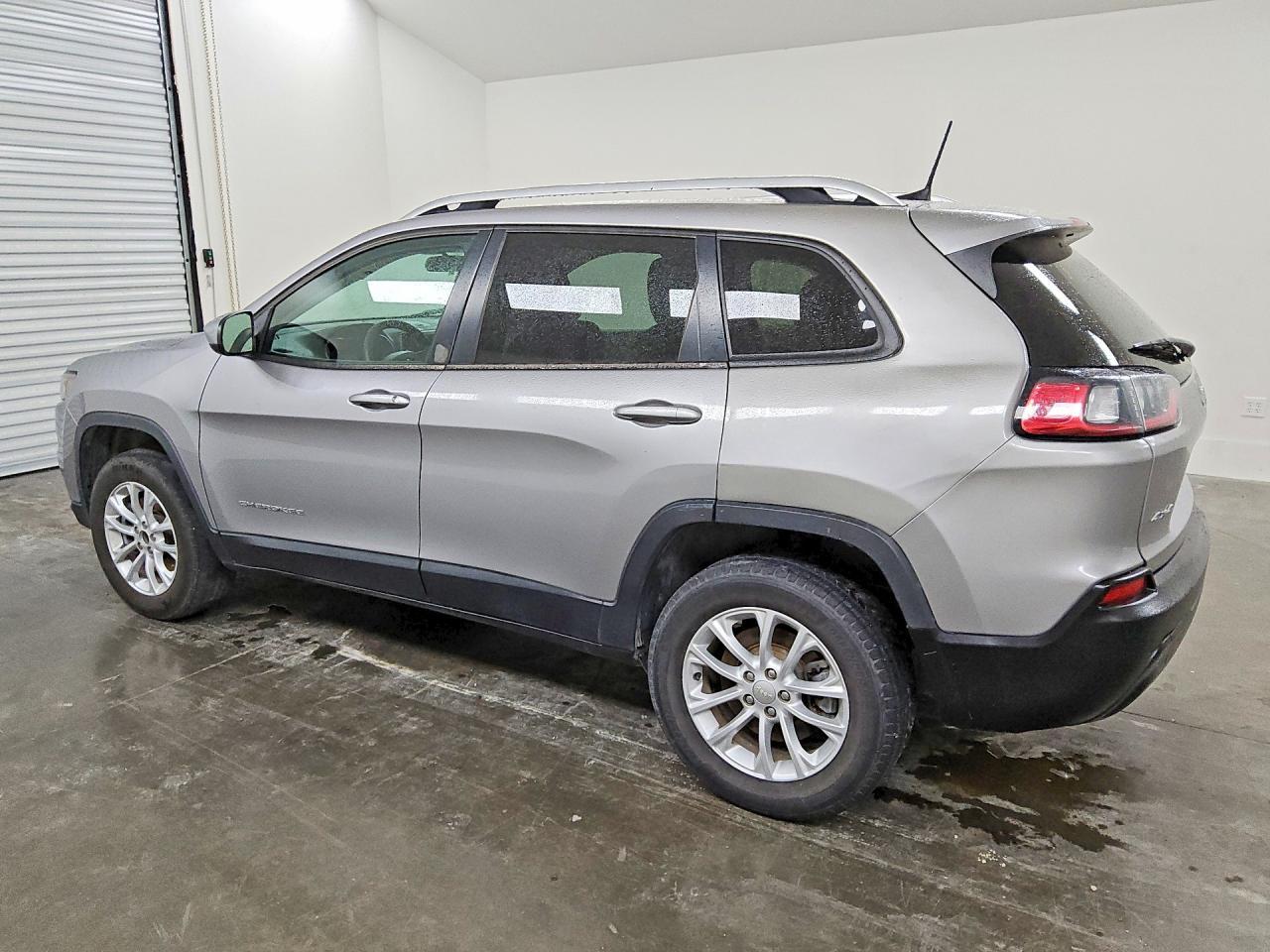 2020 Jeep Cherokee Latitude - Image 2