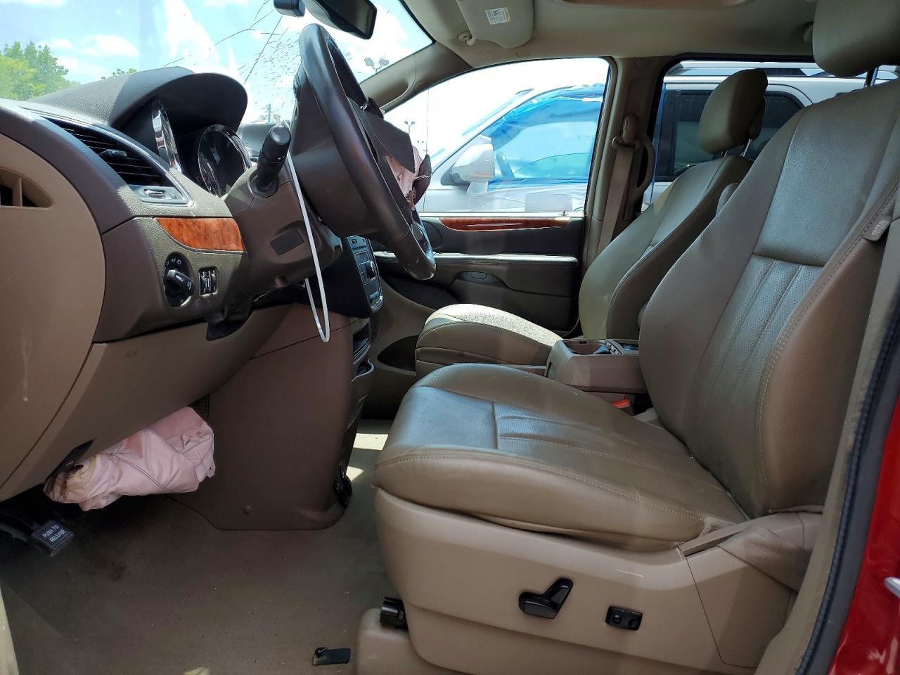 2016 Chrysler Town & Country Touring L - Фото 7