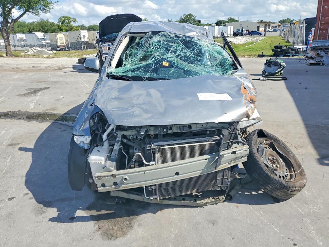 2012 Nissan Versa 1.6 S - Фото 5