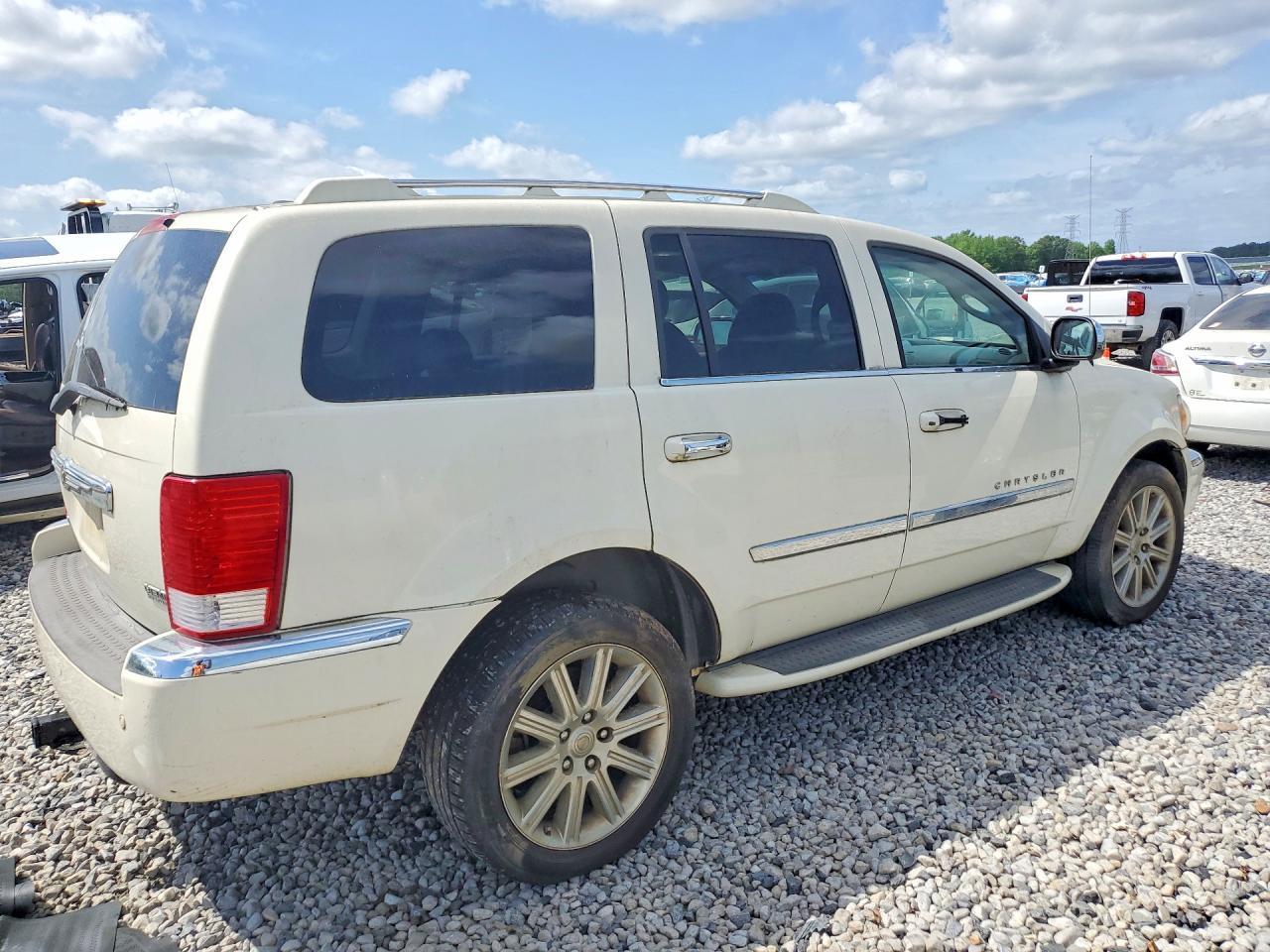 2008 Chrysler Aspen - Фото 3