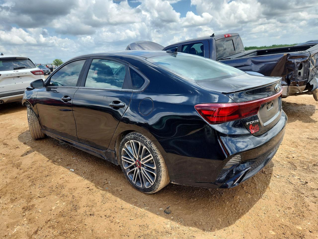 2022 Kia Forte Gt Line - Фото 2