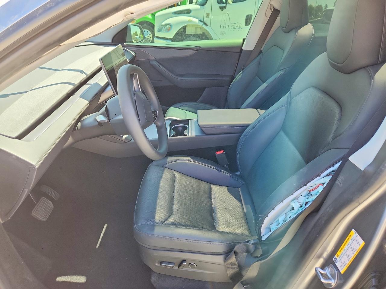 2026 Tesla Model Y - Image 7