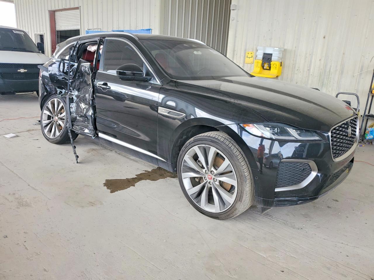 2021 Jaguar F-Pace R-Dynamic S - Фото 4