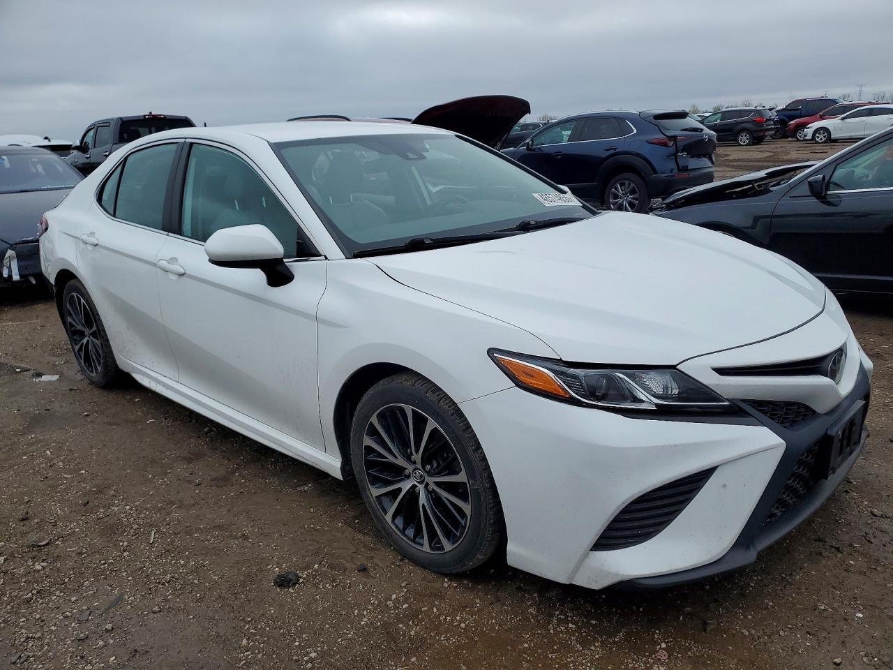 2020 Toyota Camry Se - Фото 4