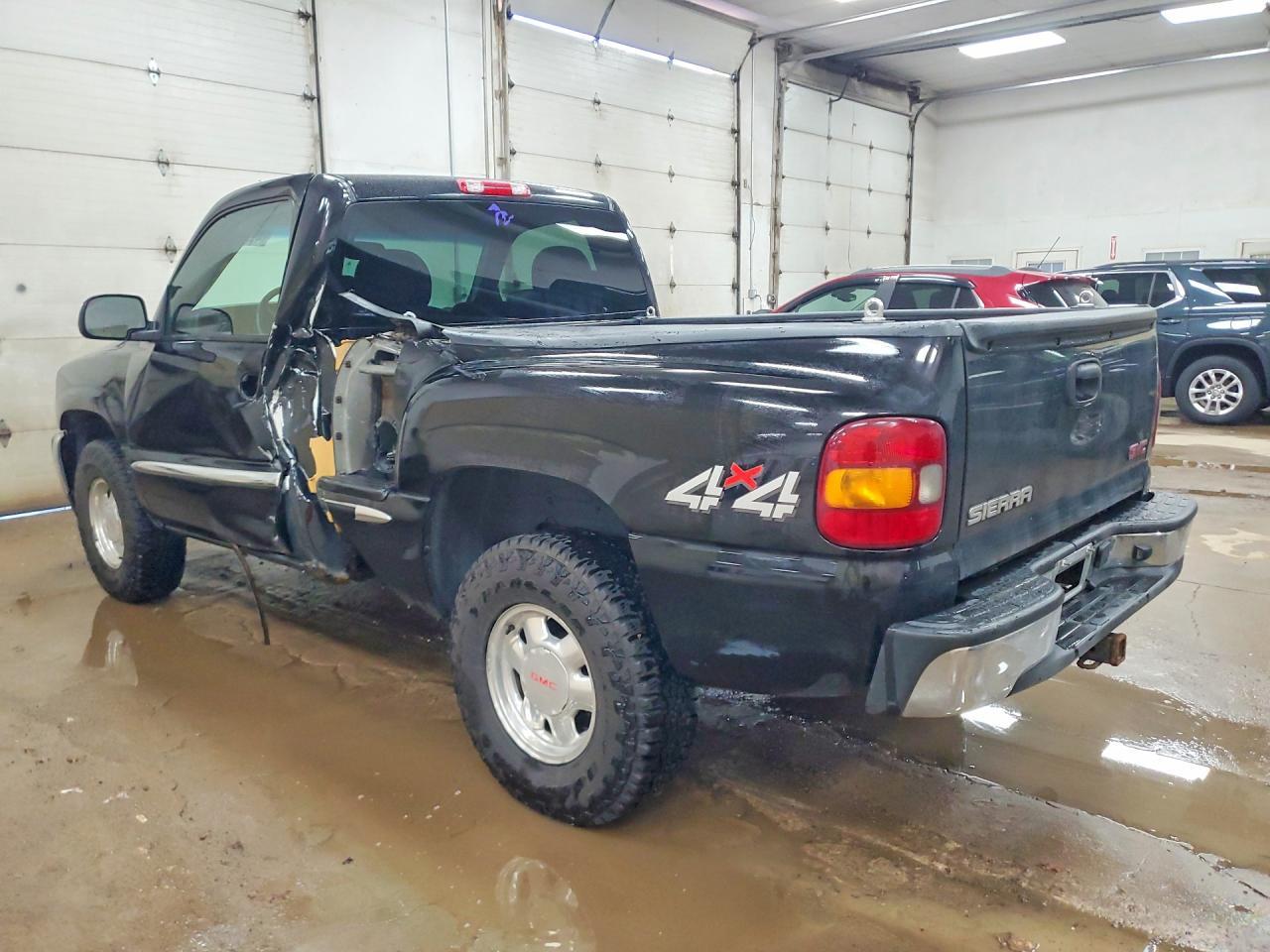 2002 GMC New Sierra K1500 - Image 2