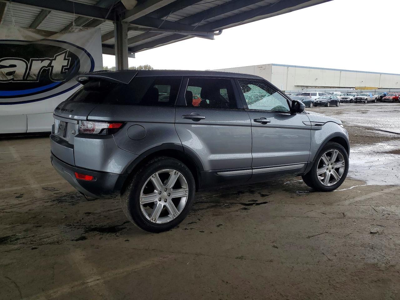 2014 Land Rover Range Rover Evoque Pure Premium - Image 3