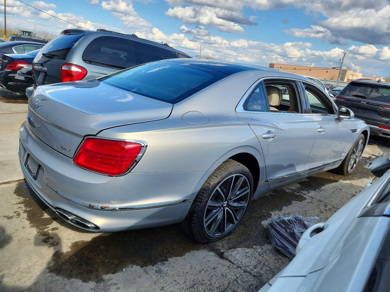 2024 Bentley Flying Spur - Фото 3
