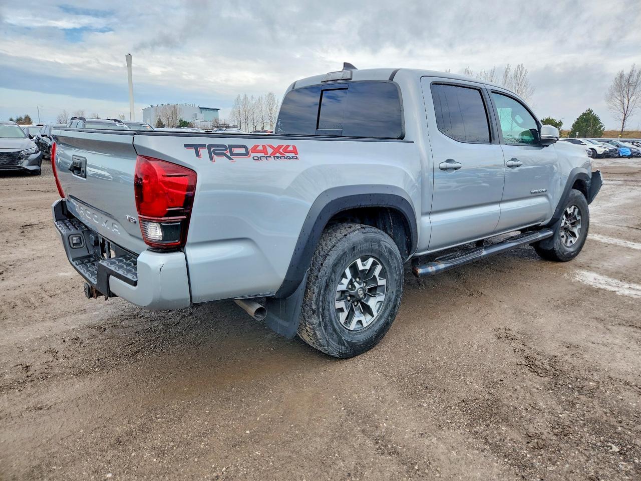 2018 Toyota Tacoma Double Cab - Image 3
