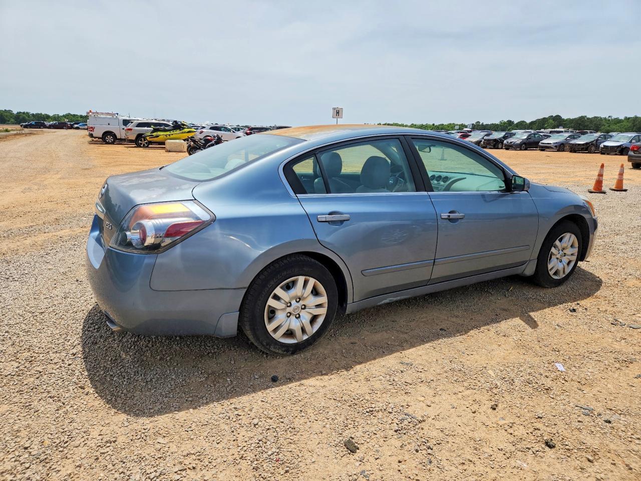 2010 Nissan Altima - Image 3