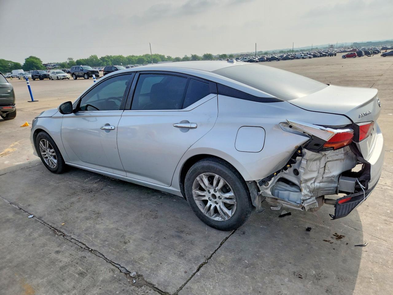 2020 Nissan Altima S - Image 2