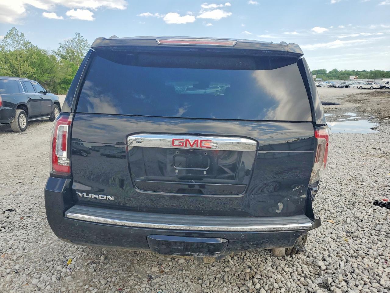 2016 GMC Yukon Denali - Image 6