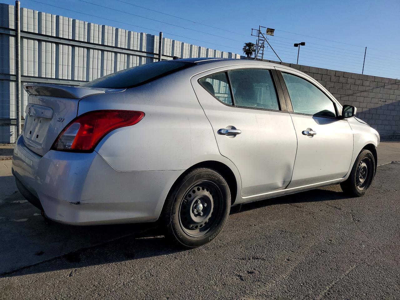 2017 Nissan Versa 1.6 Sv - Image 3