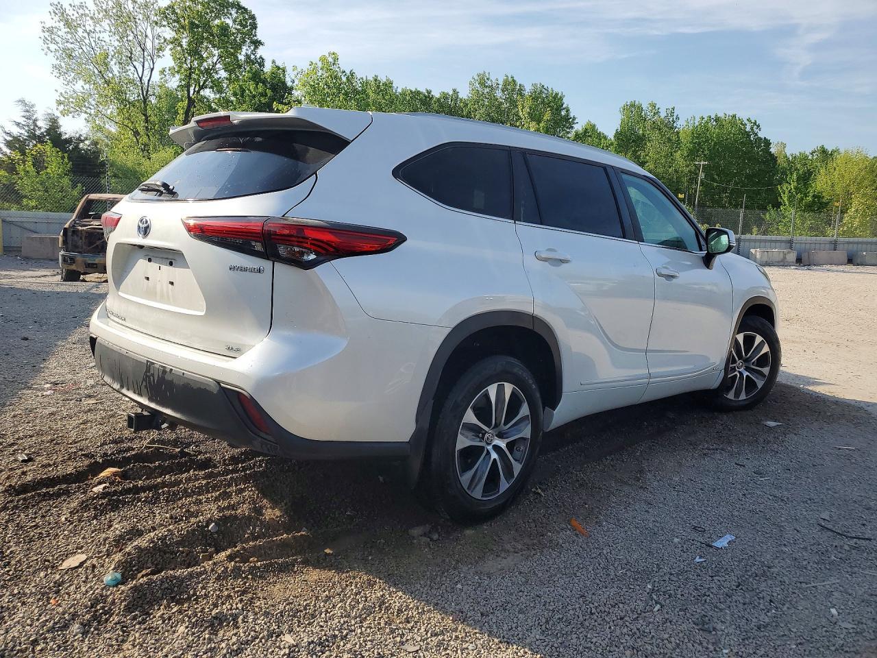 2023 Toyota Highlander Hybrid Xle - Image 3