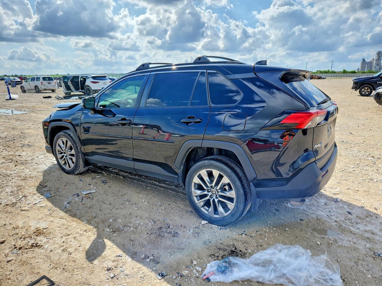 2023 Toyota Rav4 Xle Premium - Фото 2