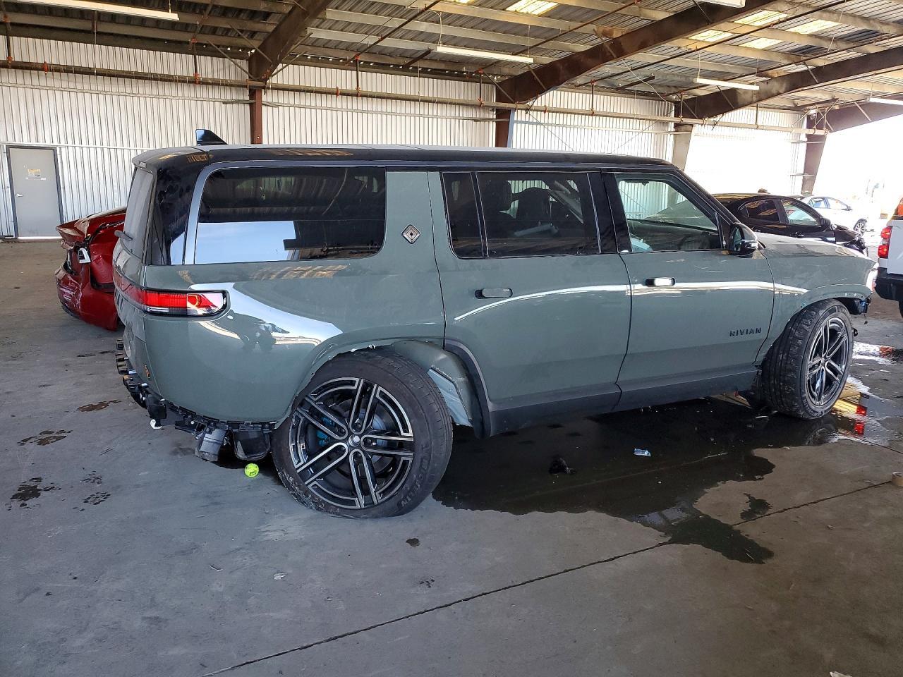 2026 Rivian R1S Premium - Фото 3