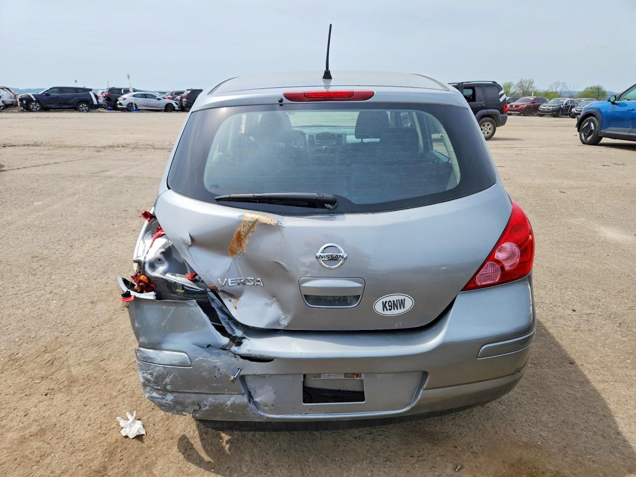 2011 Nissan Versa 1.8 S - Фото 6