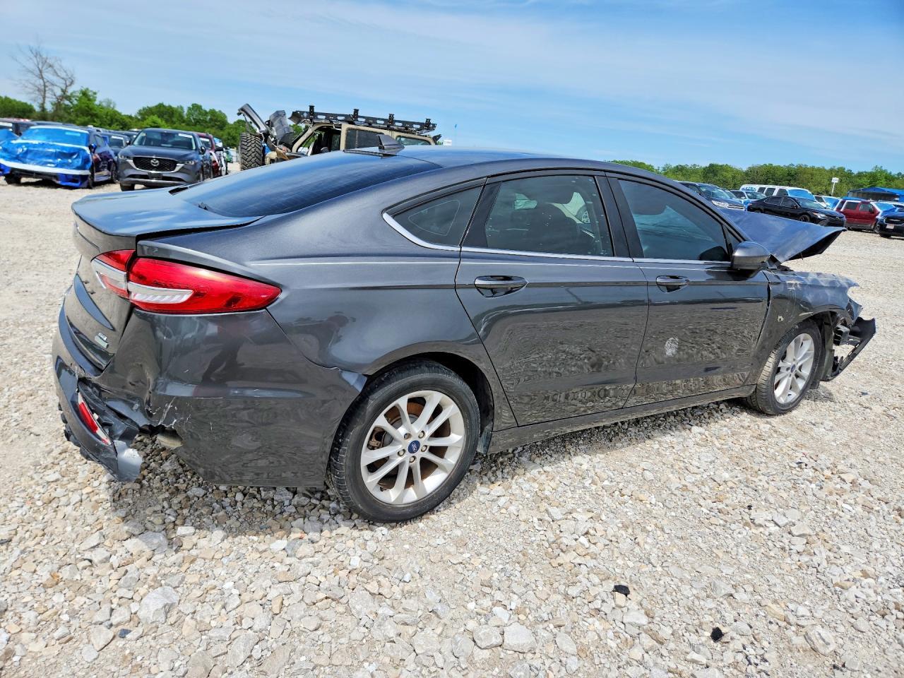 2020 Ford Fusion Se - Фото 3