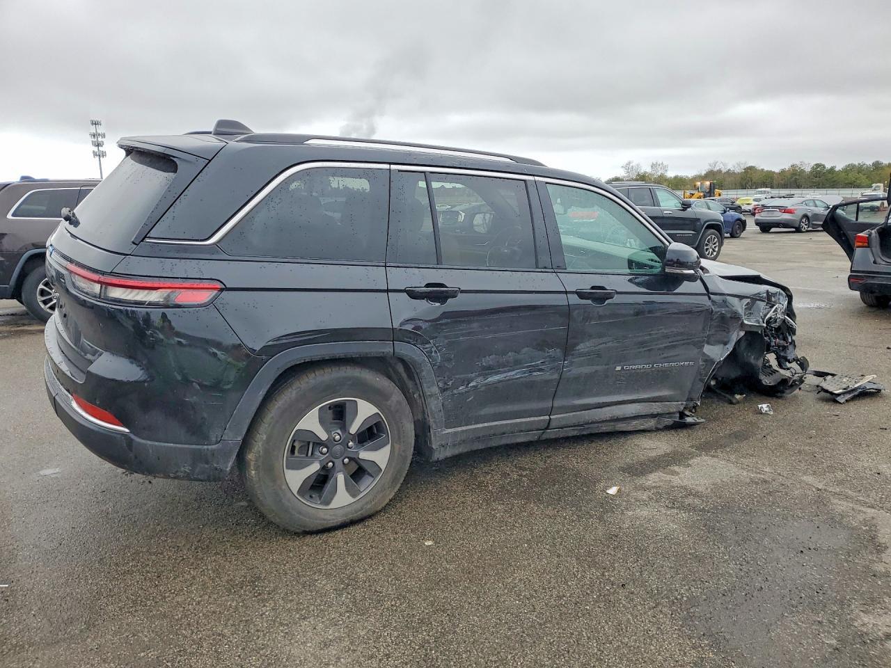 2023 Jeep Grand Cherokee Limited 4Xe - Image 3