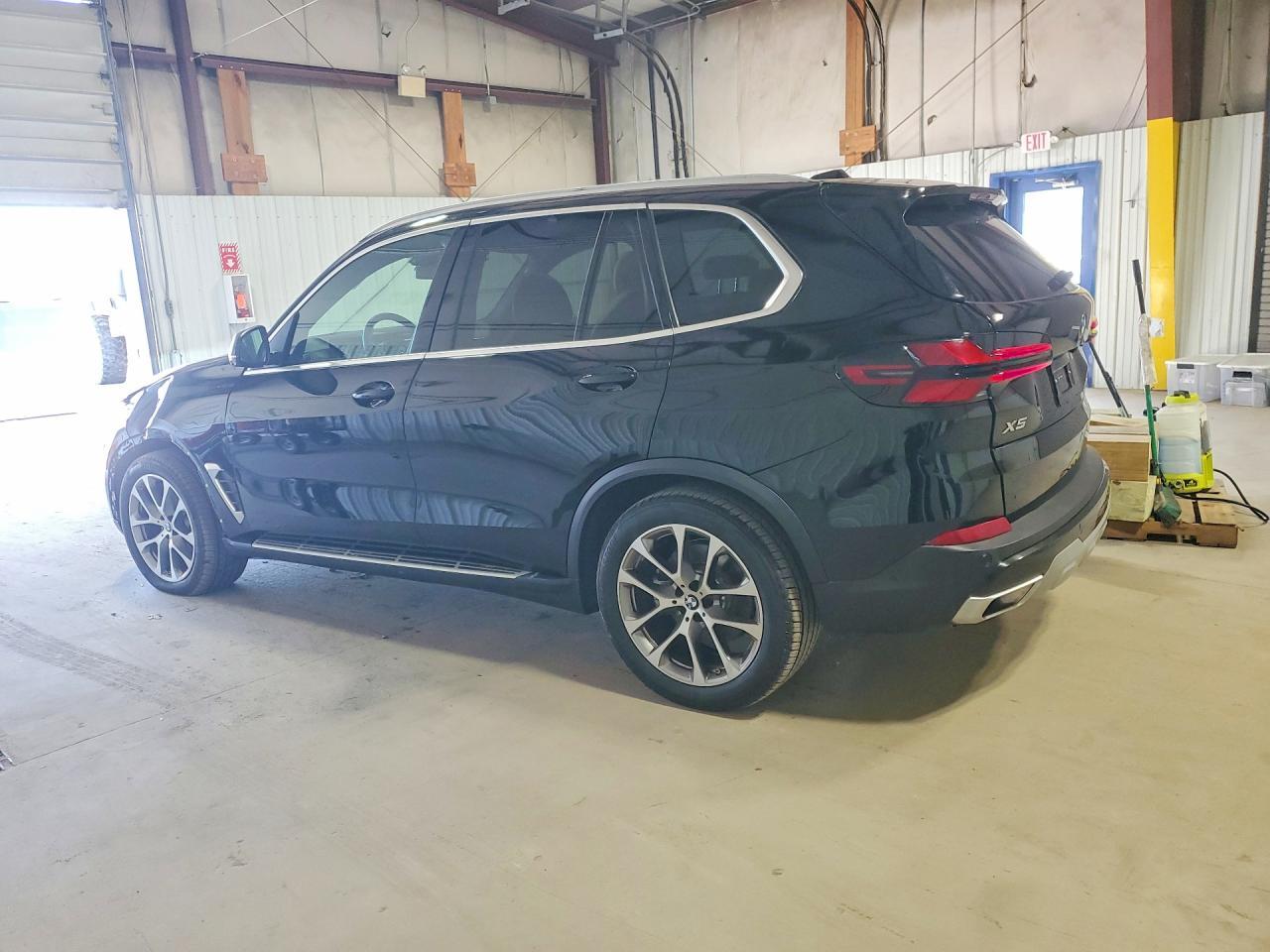 2026 BMW X5 xDrive40I - Фото 2