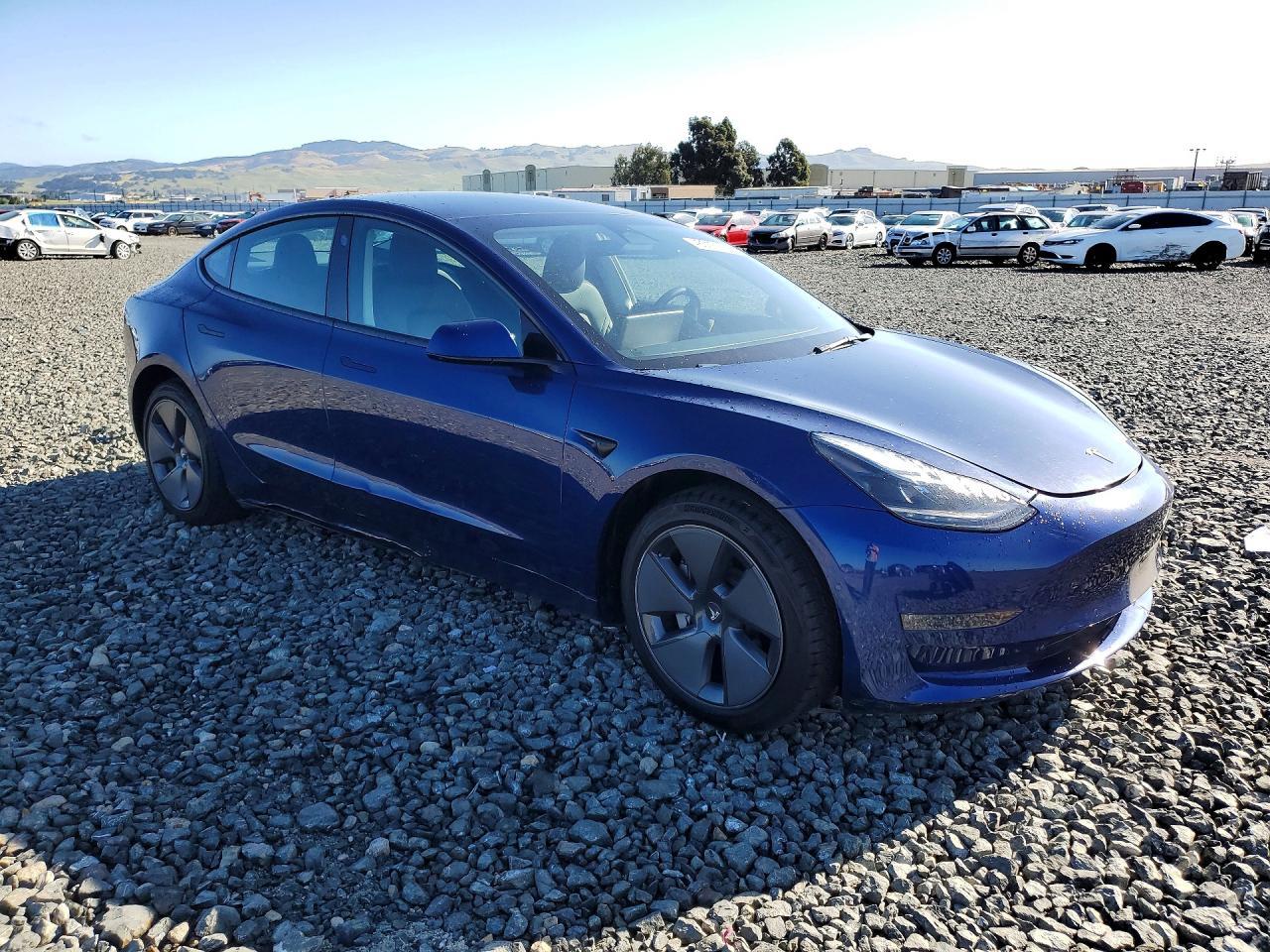 2022 Tesla Model 3 - Image 4