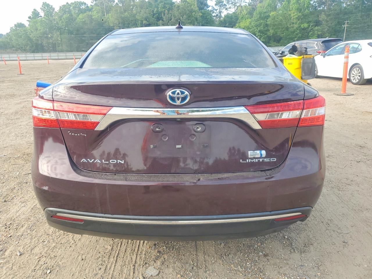 2013 Toyota Avalon Hybrid Limited - Image 6